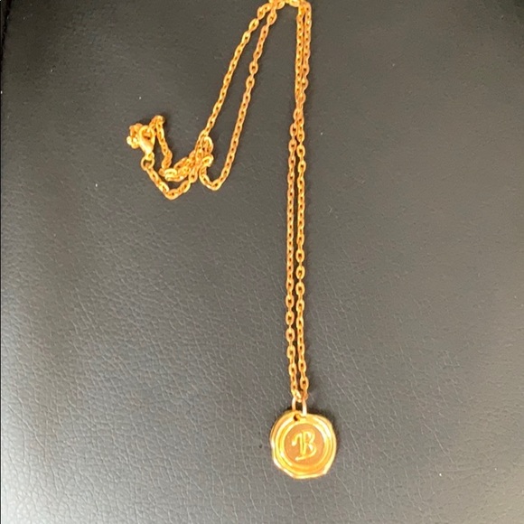 🛍NEW!! Letter B Initial Necklace - Picture 2 of 4